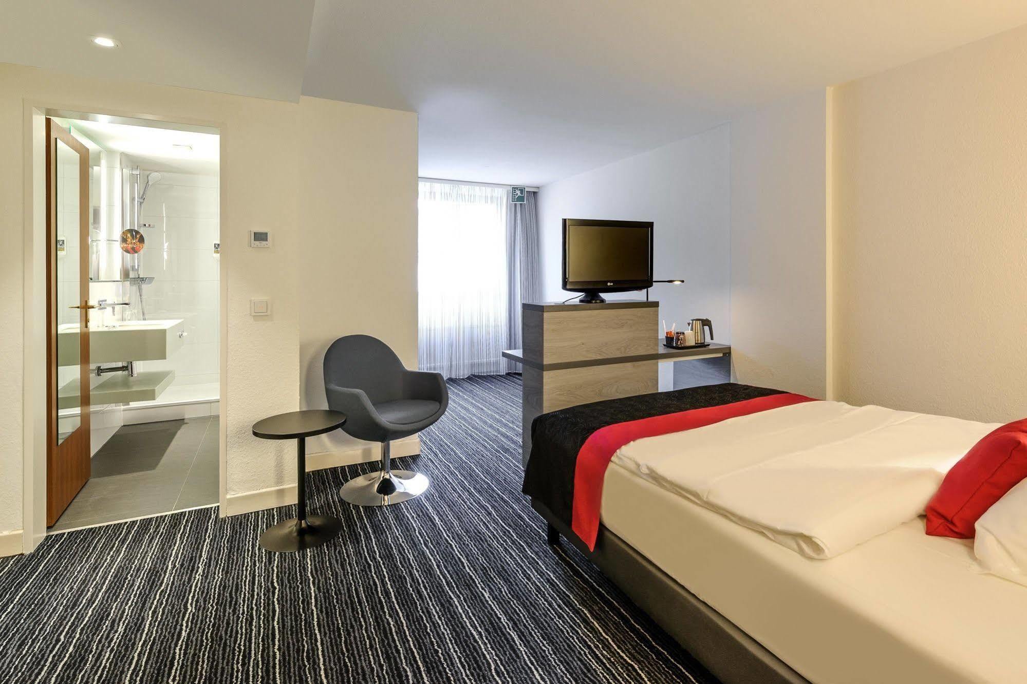 Mercure Hotel Duesseldorf Zentrum Экстерьер фото